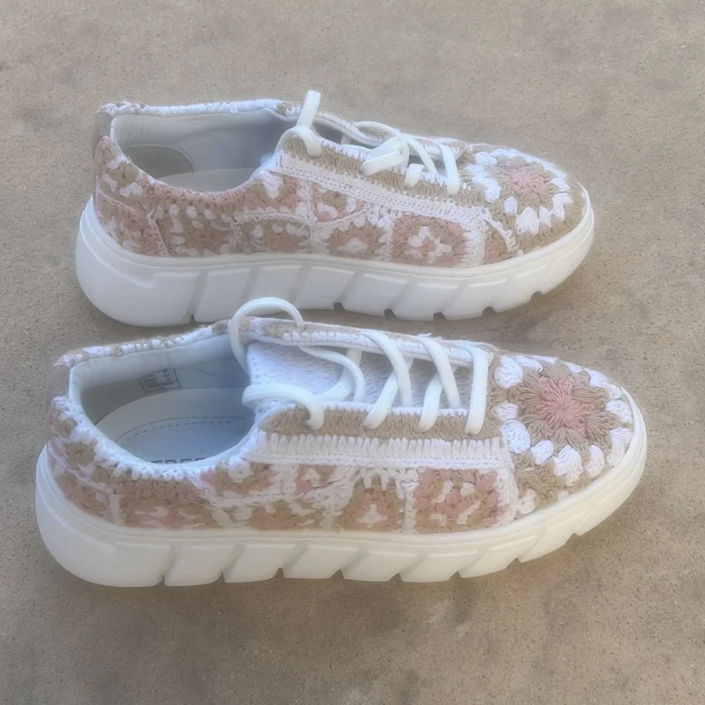 Free People Catch Me If You Can Crochet Platform Sneaker NWOT Size 39/9